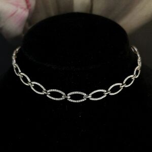 Delicate Clear crystal necklace in Silver Tone 🆕